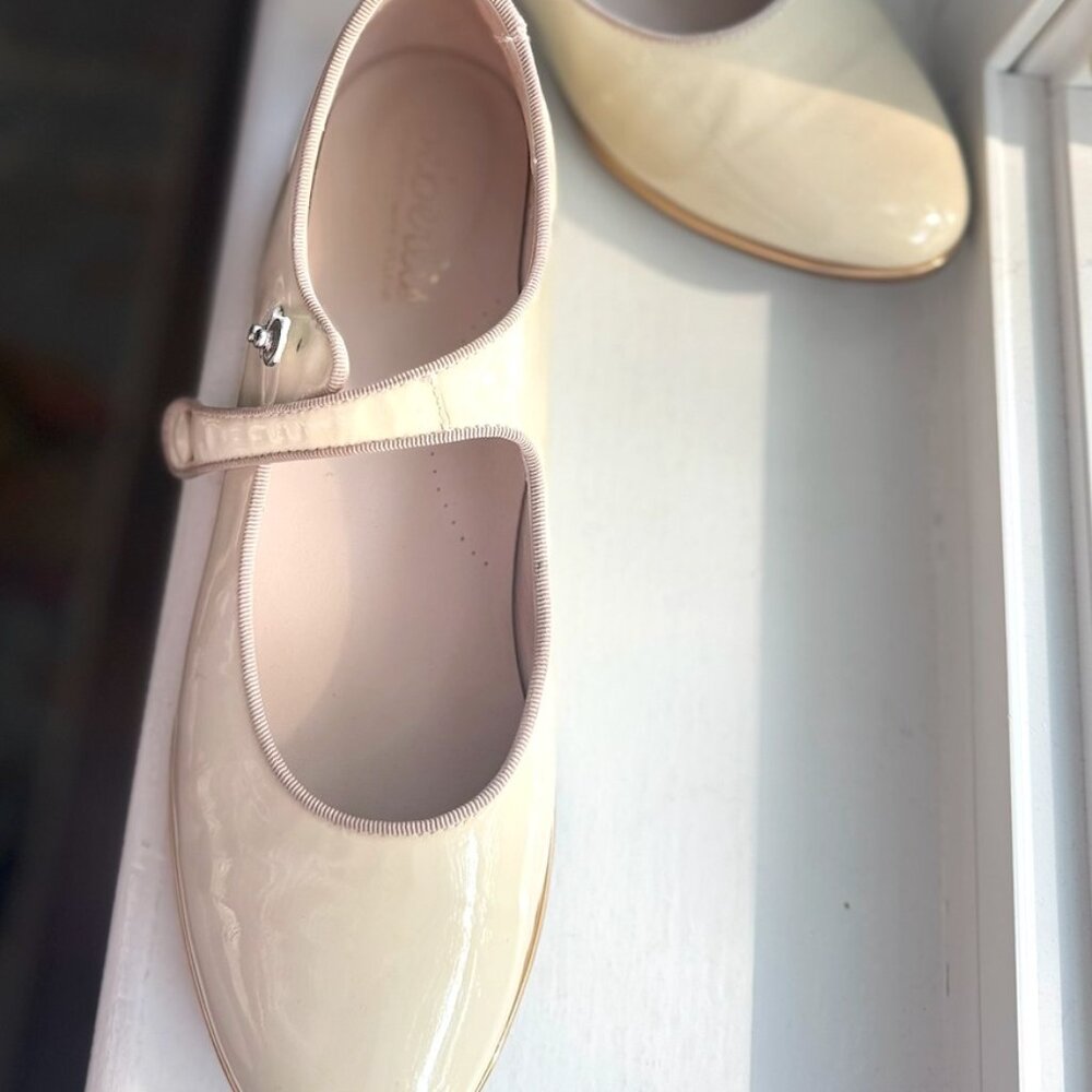 Beberlis Off White Leather Mary Jane flats